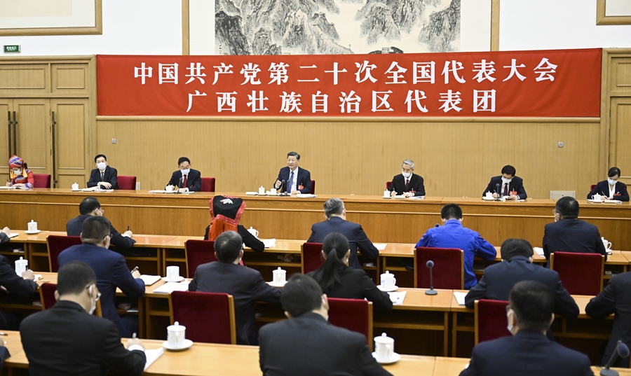 10月17日，習(xí)近平同志參加黨的二十大廣西代表團討論。