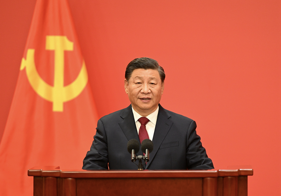 　　10月23日，剛剛在中國(guó)共產(chǎn)黨第二十屆中央委員會(huì)第一次全體會(huì)議上當(dāng)選的中共中央總書記習(xí)近平和中共中央政治局常委李強(qiáng)、趙樂際、王滬寧、蔡奇、丁薛祥、李希在北京人民大會(huì)堂同中外記者親切見面。這是習(xí)近平發(fā)表重要講話。 